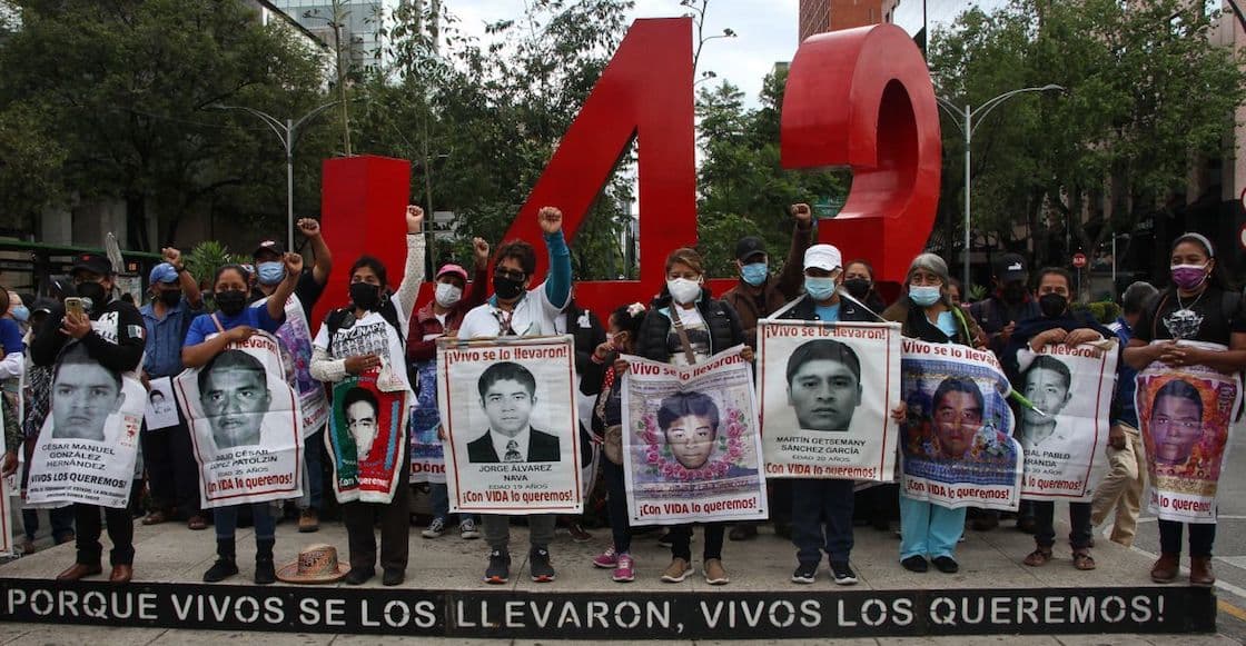 Marcha en el Antimonumento a los 43 Normalistas.