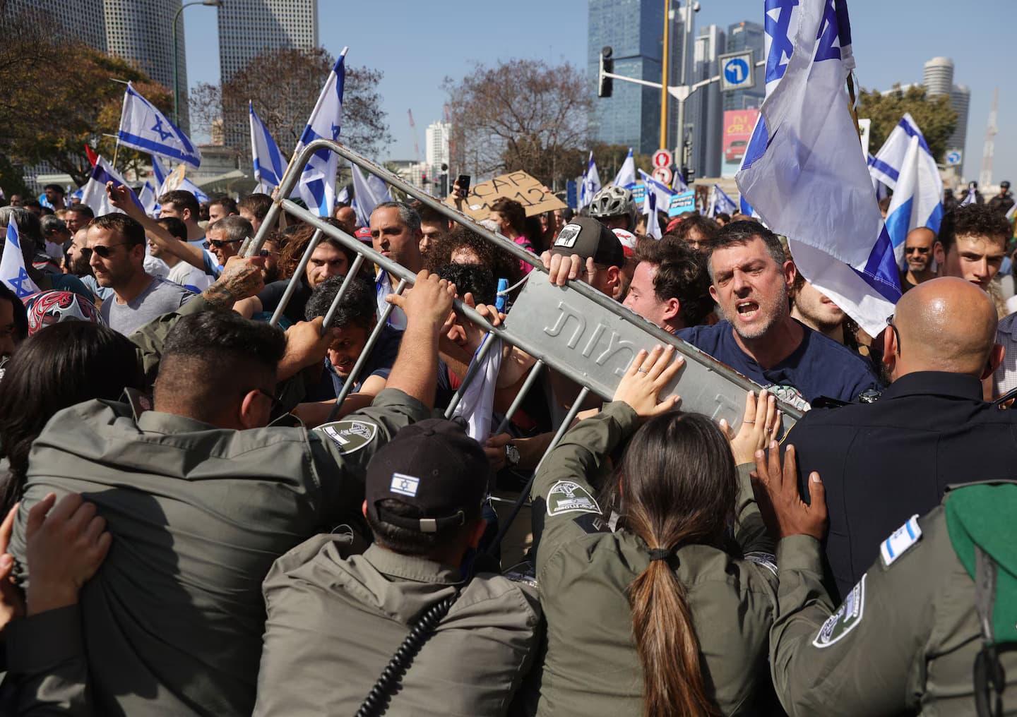 Sangrientas protestas dentro del régimen que ocupa Palestina revelan las fracturas internas