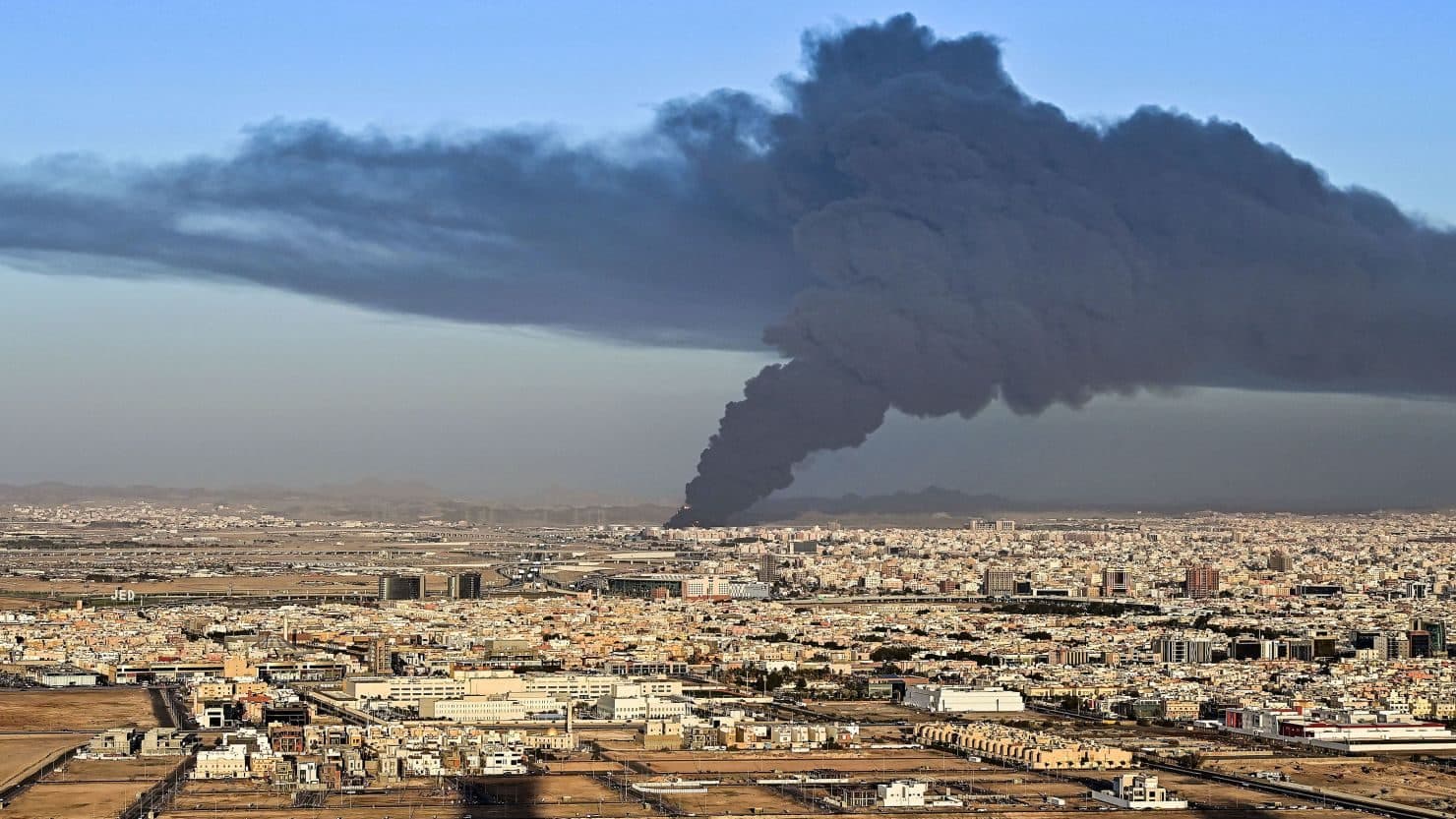 Ataque hutí contra instalaciones petroleras